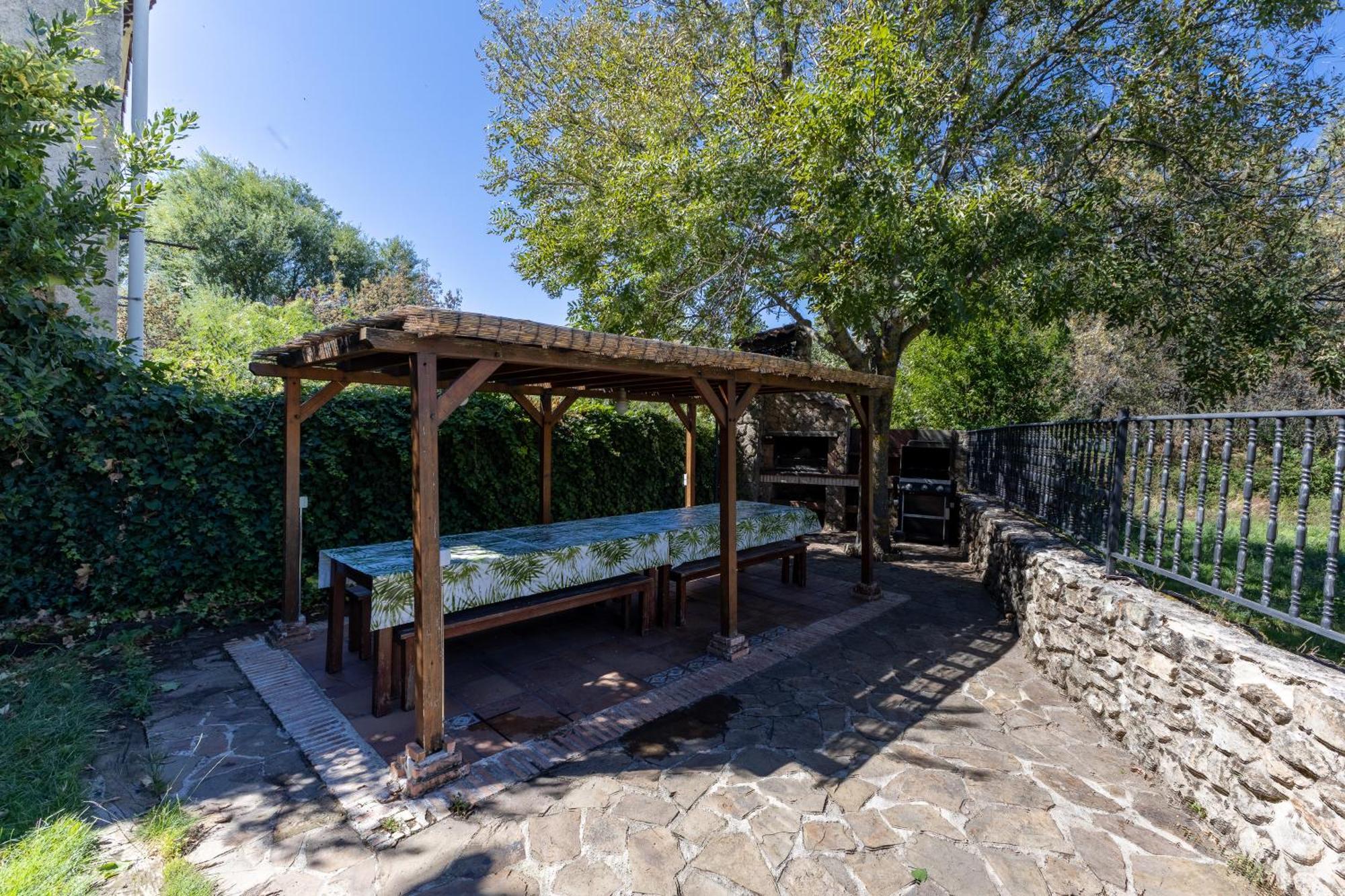 La Carcava Guest House La Serna del Monte Exterior photo
